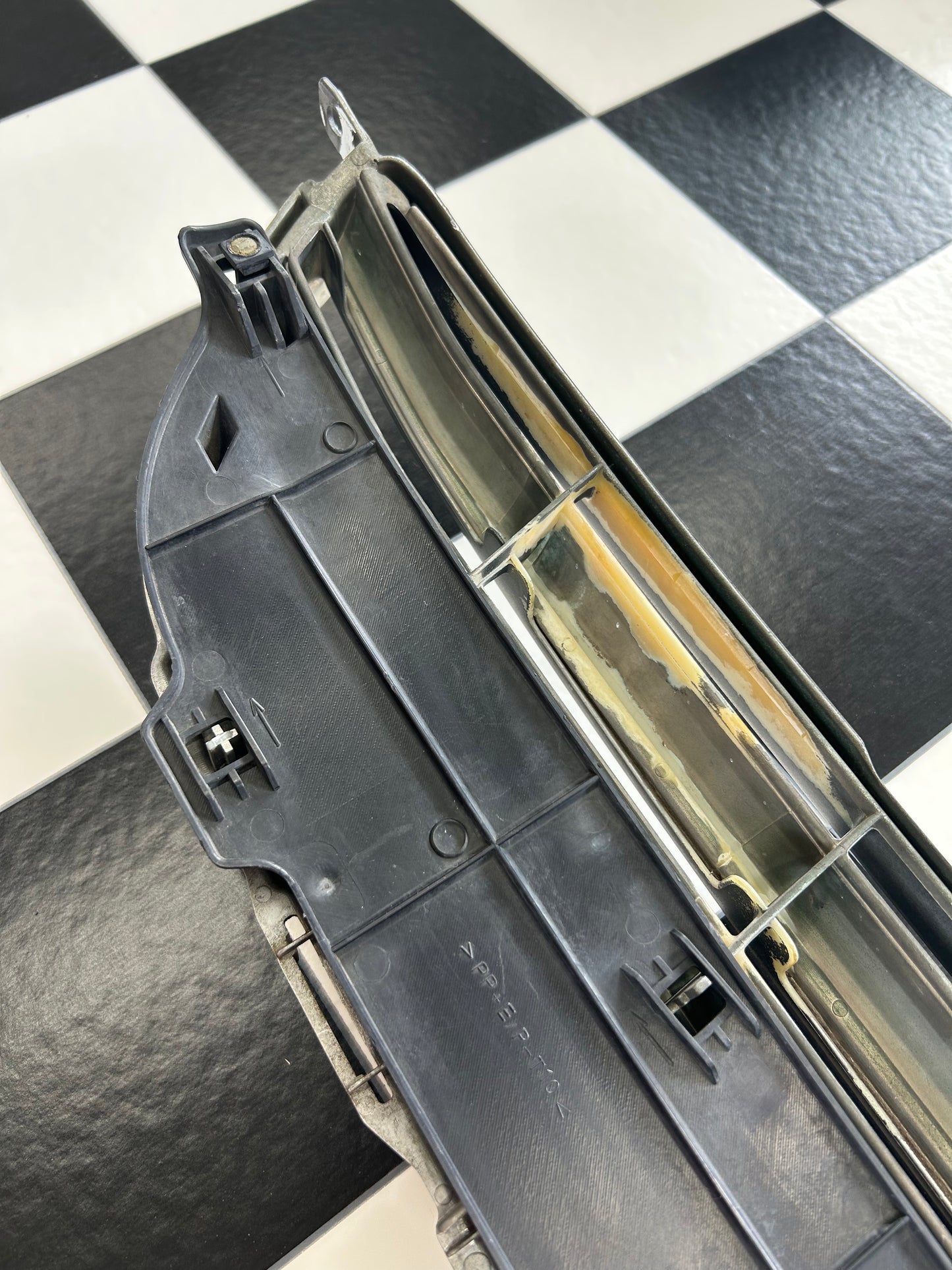 (1/4) Toyota Altezza 3 Bar Grill (w/backplate)