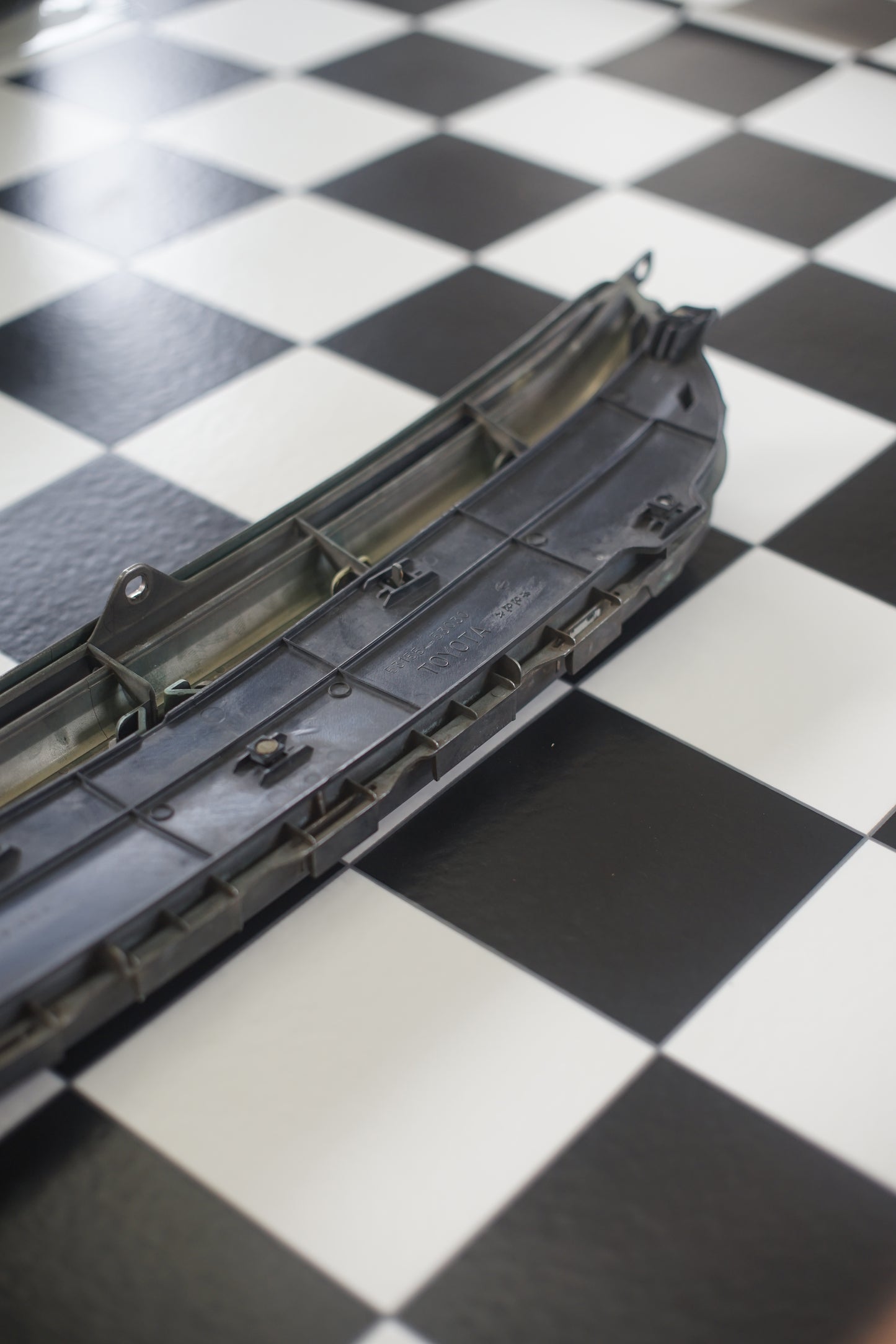 (1/4) Toyota Altezza 3 Bar Grill (w/backplate)