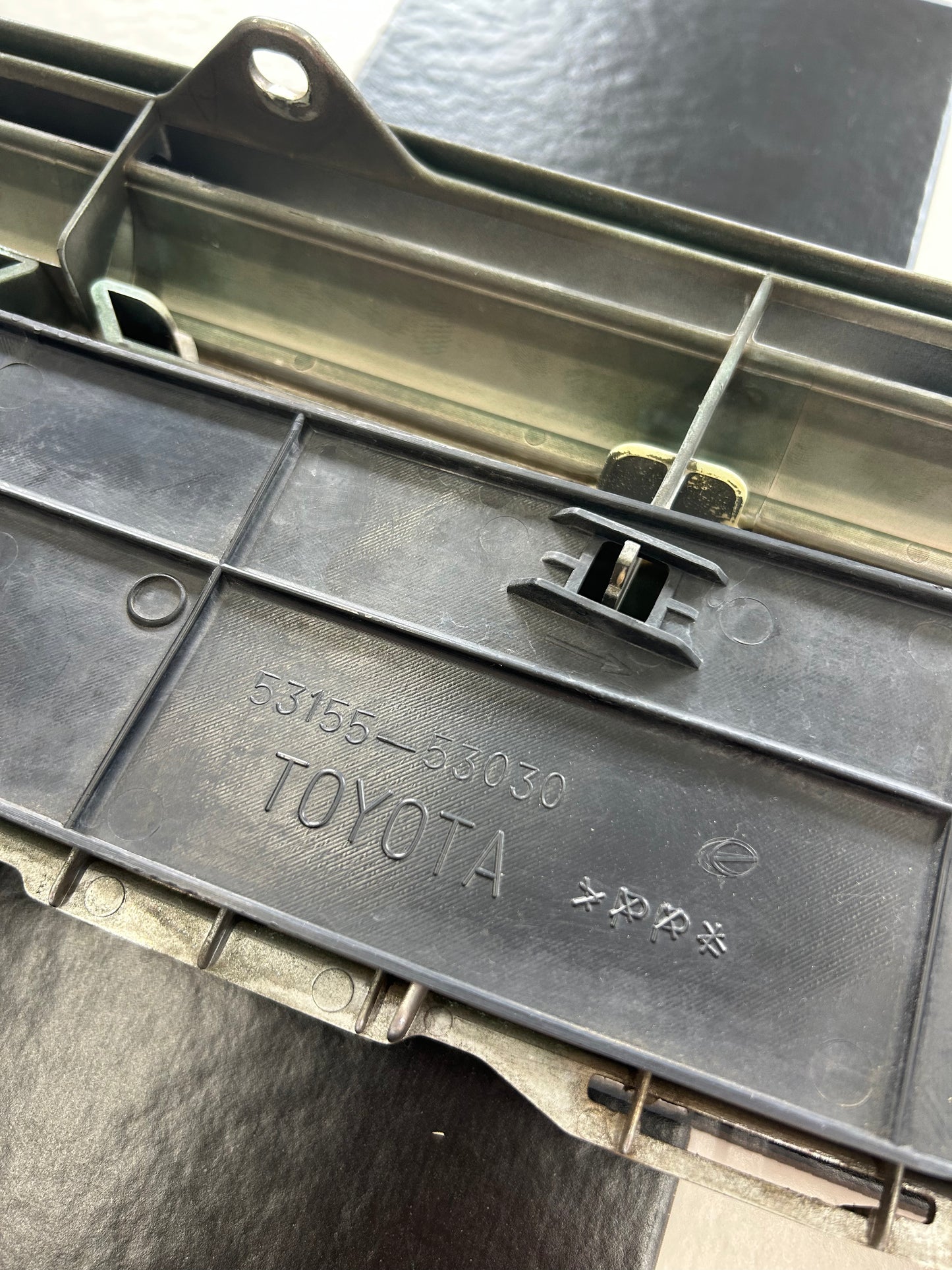 (1/4) Toyota Altezza 3 Bar Grill (w/backplate)