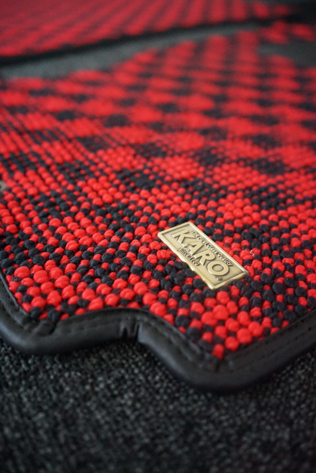 Karo R32 GTR Front Mat Set - Red/Black