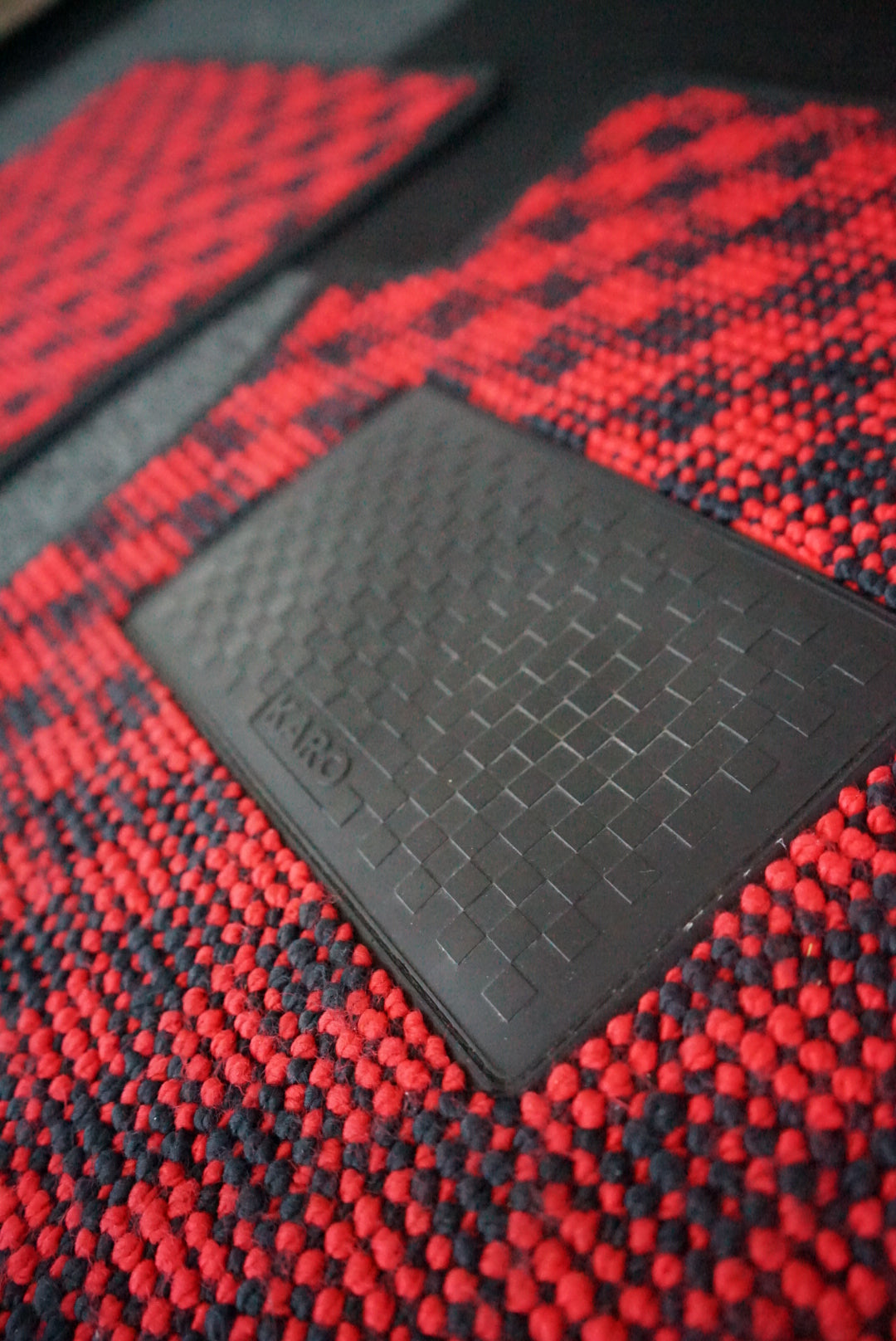 Karo R32 GTR Front Mat Set - Red/Black