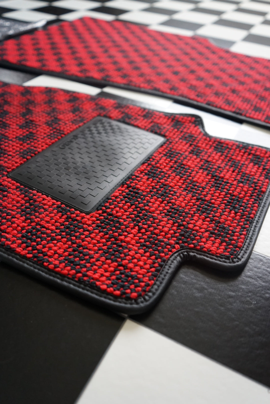 Karo R32 GTR Front Mat Set - Red/Black