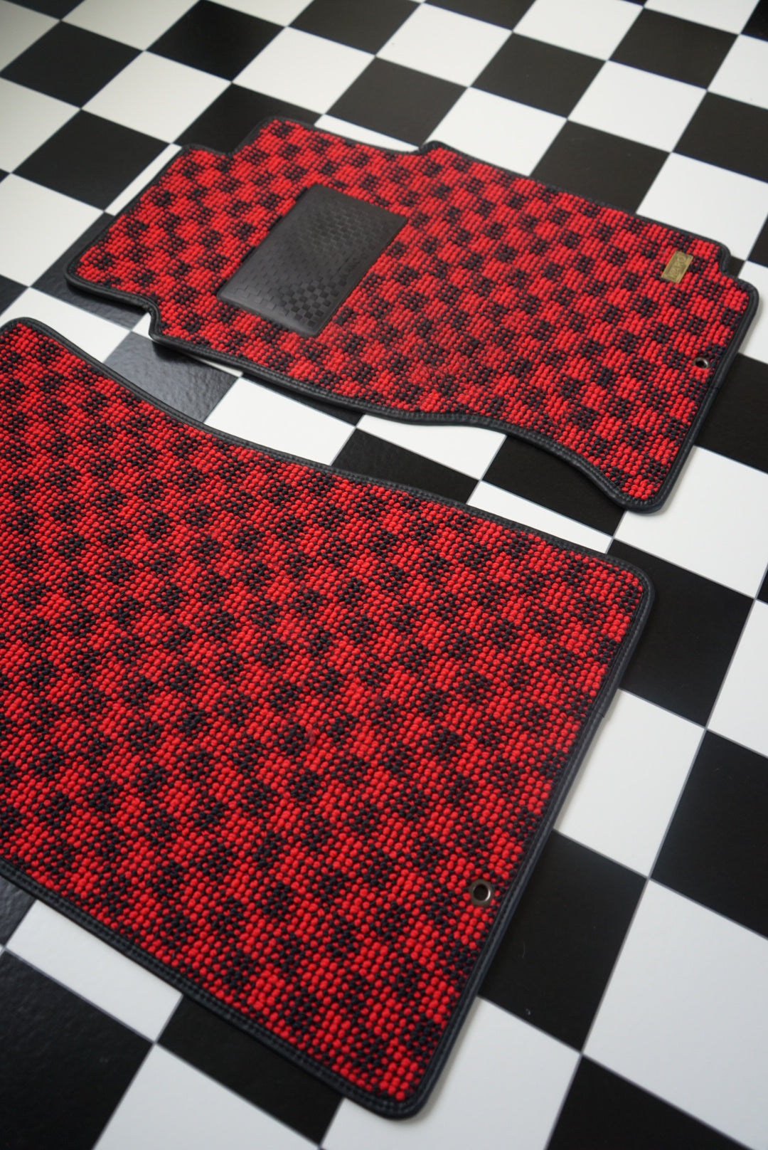 Karo R32 GTR Front Mat Set - Red/Black