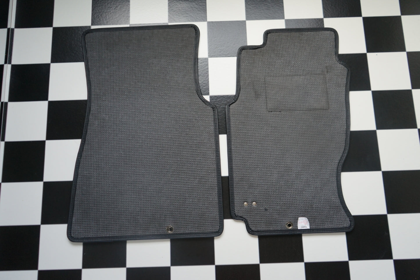 Karo R32 GTR Front Mat Set - Red/Black