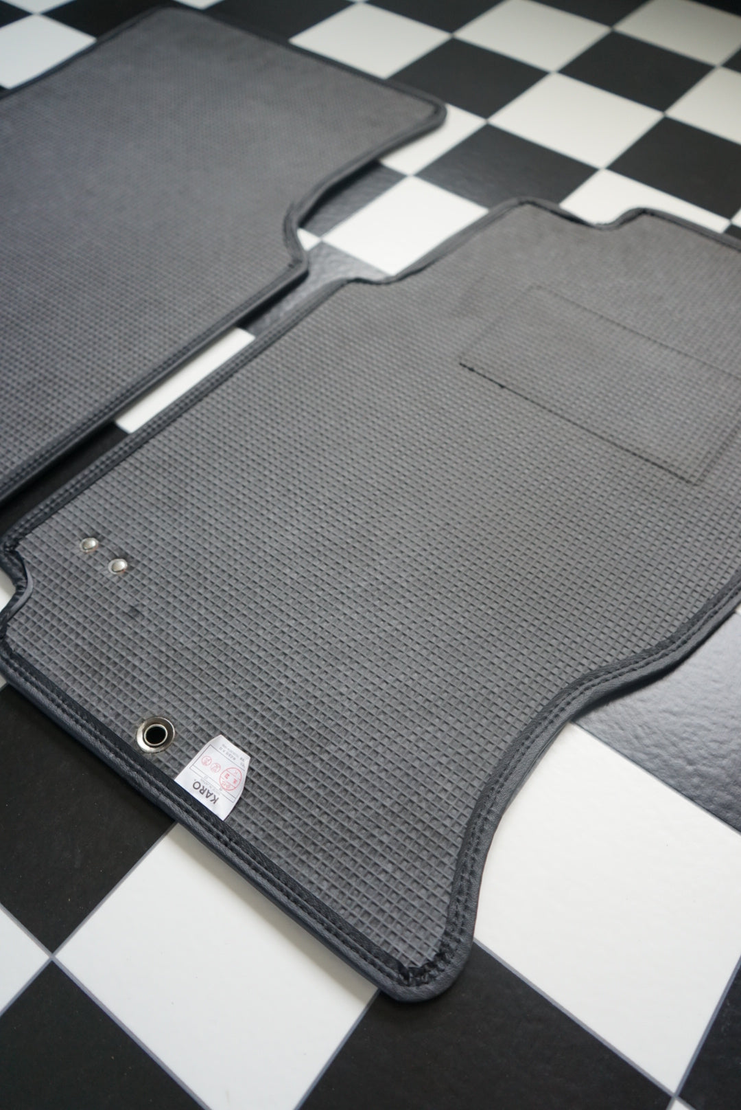 Karo R32 GTR Front Mat Set - Red/Black