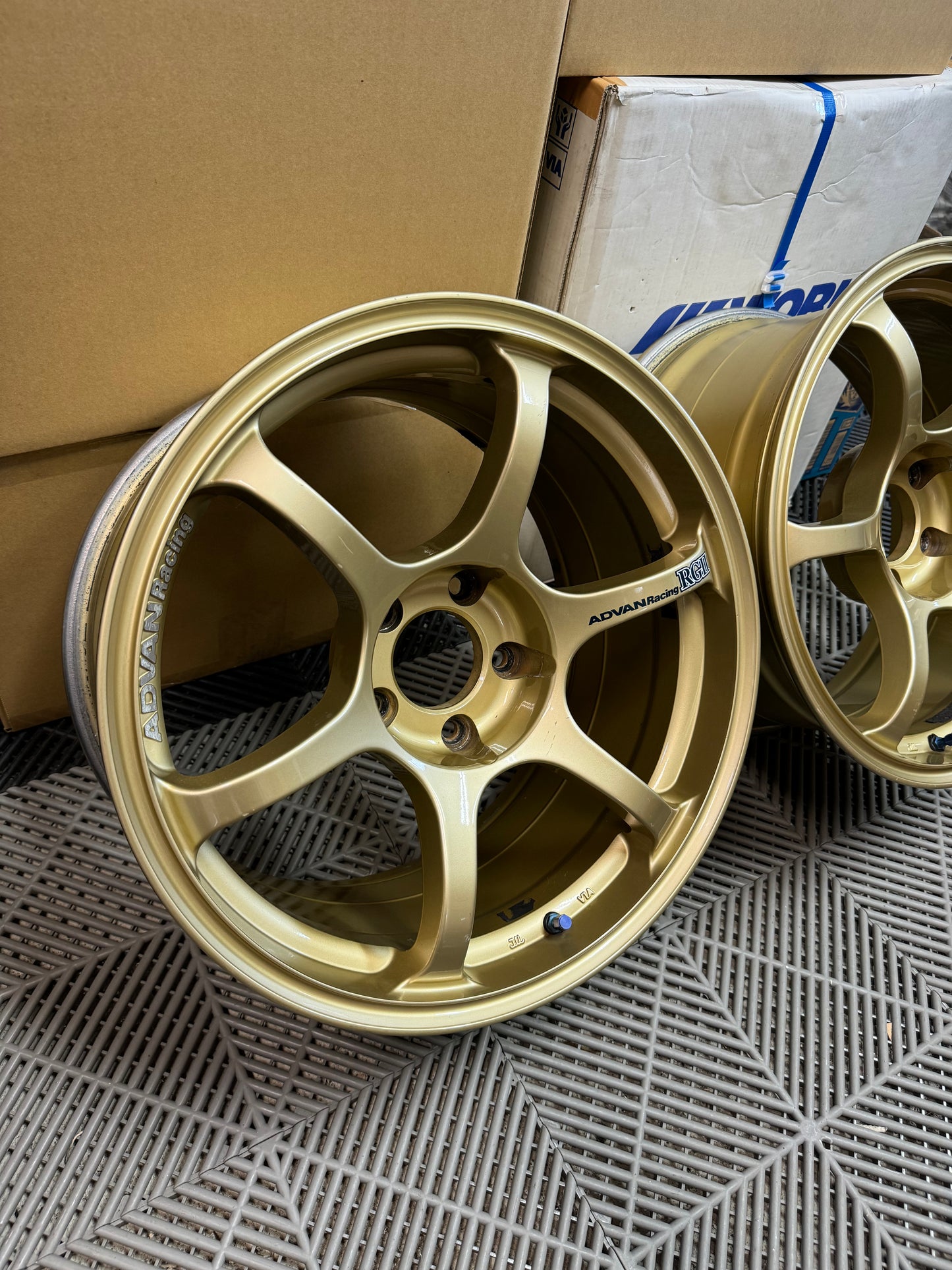 Advan RG2 Pair