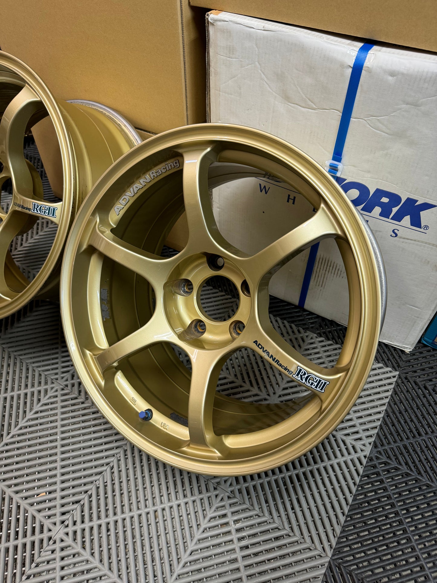 Advan RG2 Pair