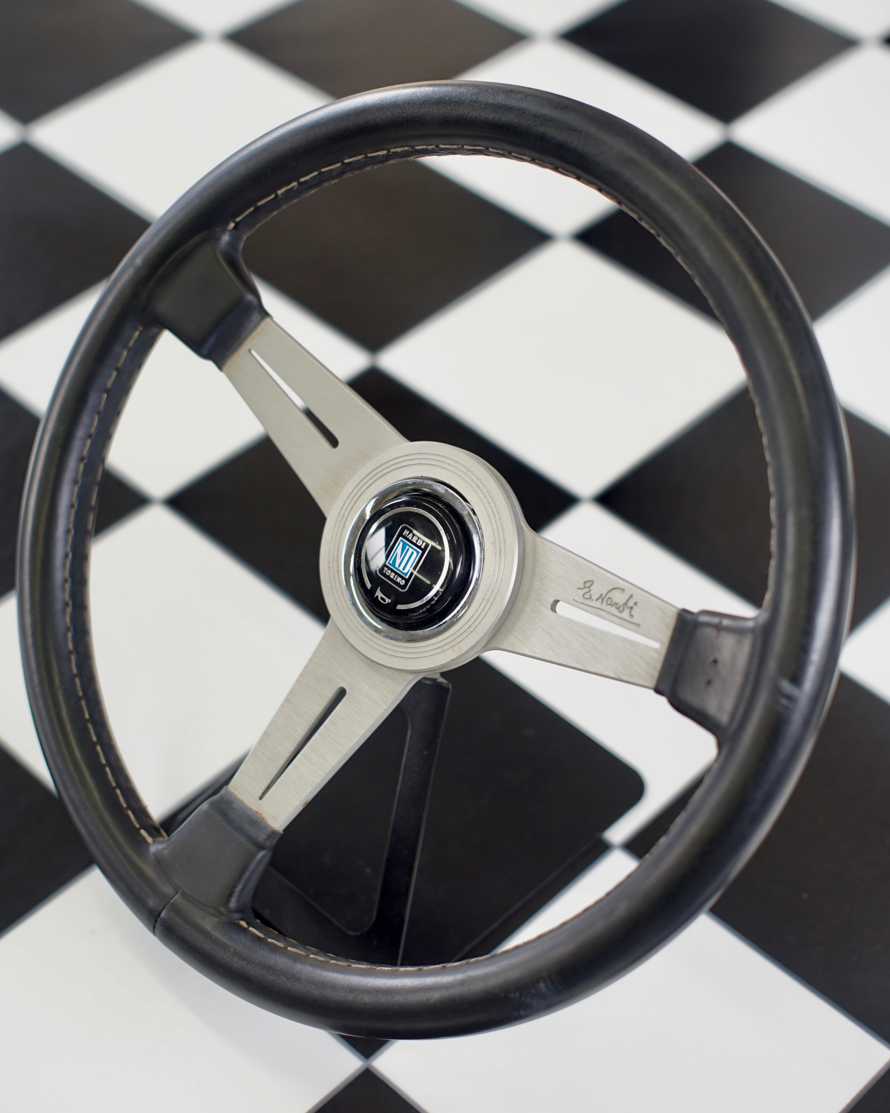 Nardi Classic Silver 360mm – First Joyce