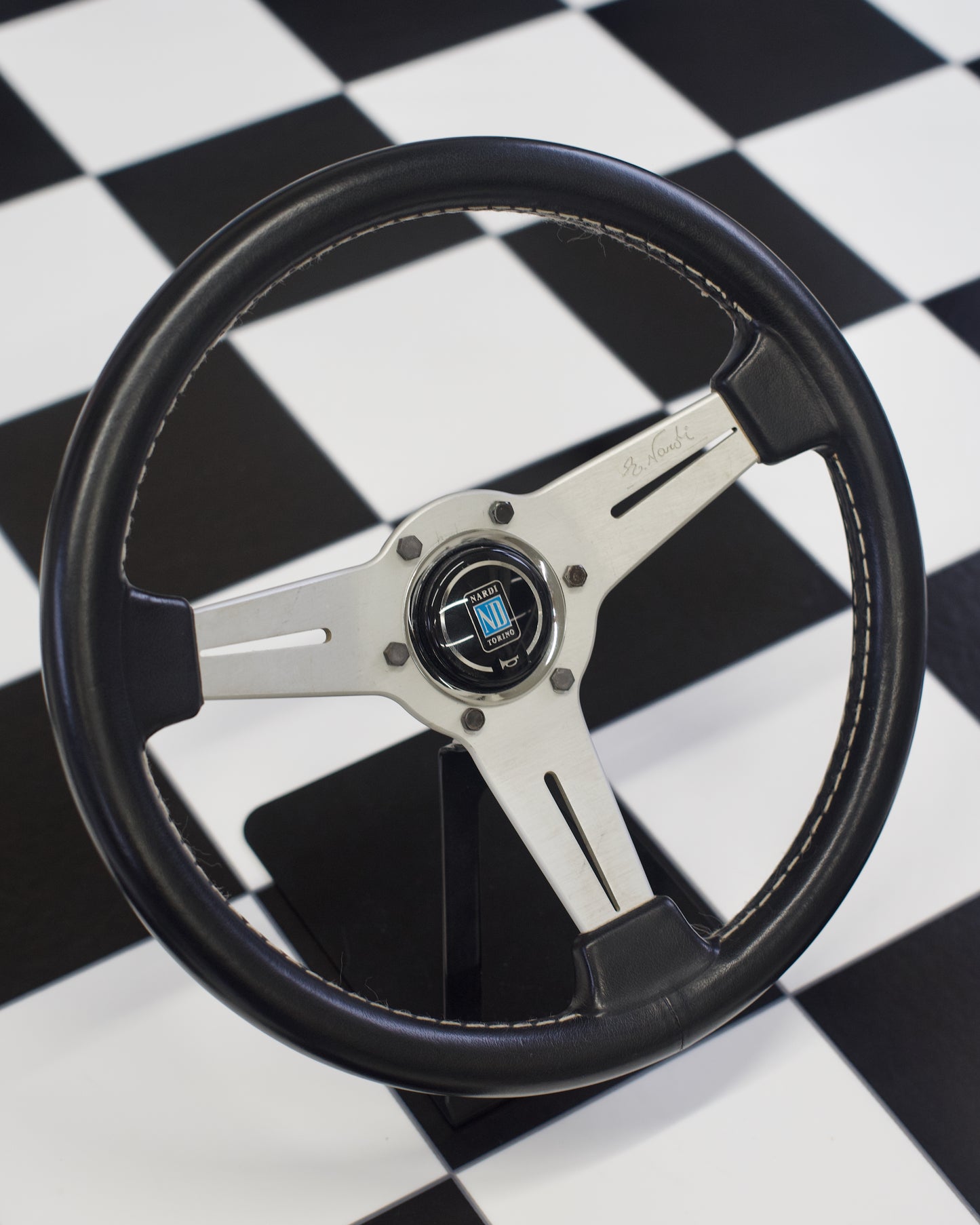 Nardi Classic Silver 330mm