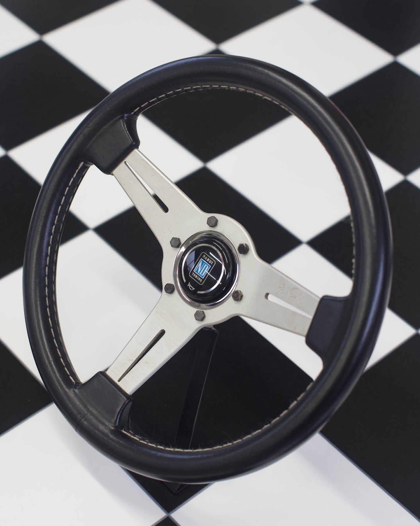 Nardi Classic Silver 330mm