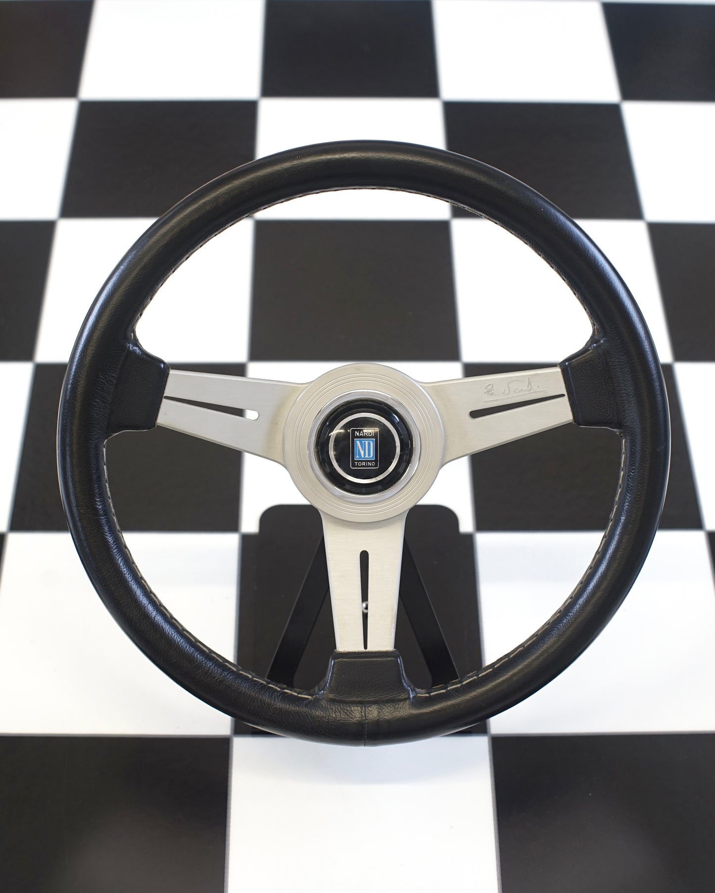 Nardi Classic Silver 330mm