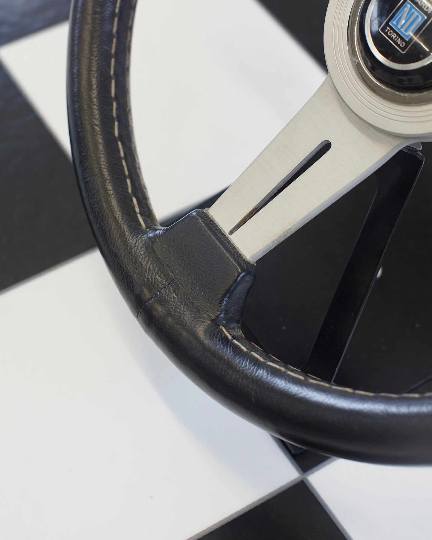 Nardi Classic Silver 330mm
