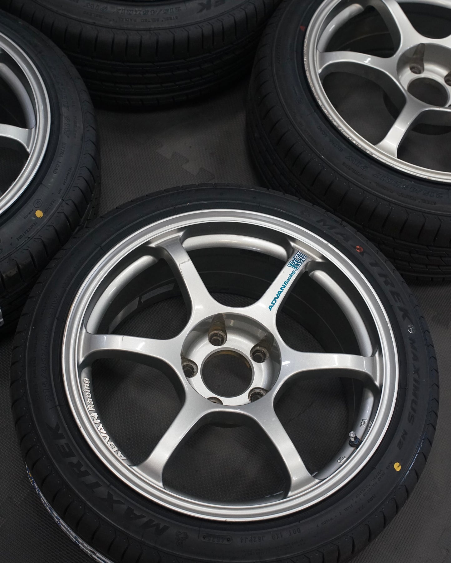 Advan RG2 (17")