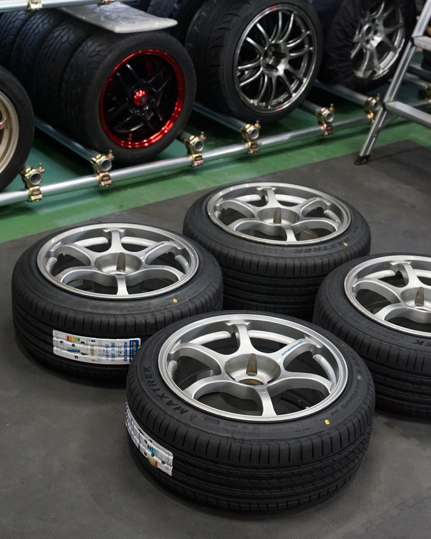 Advan RG2 (17")