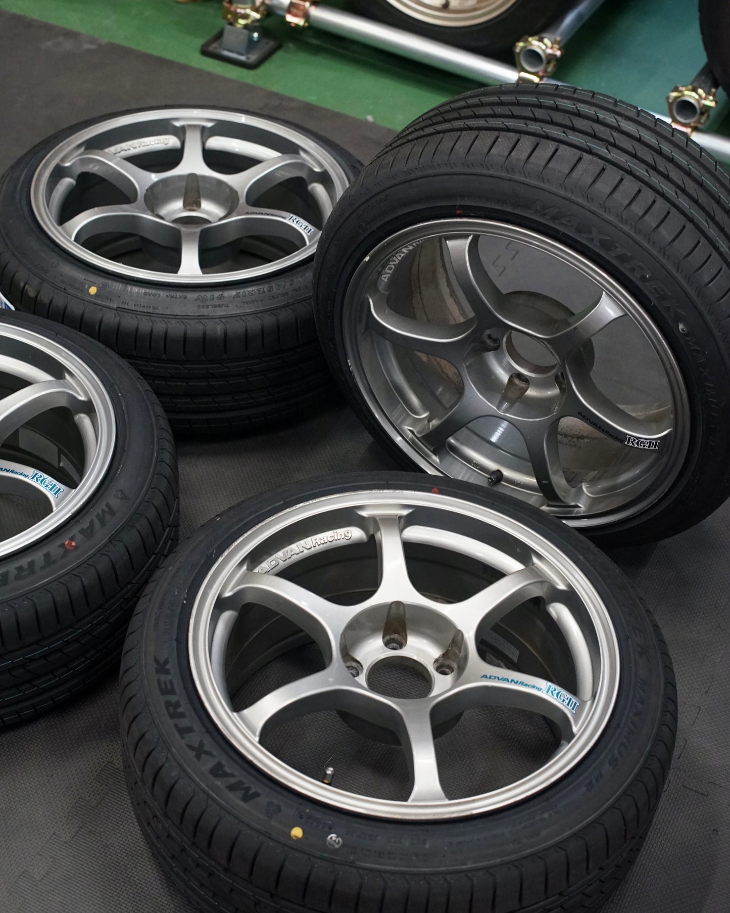 Advan RG2 (17")