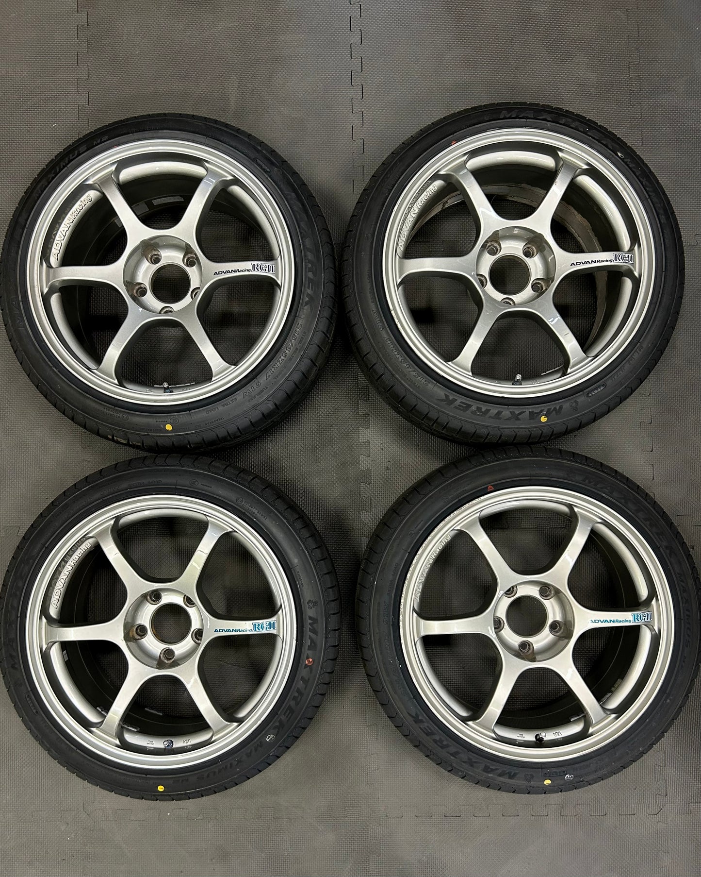 Advan RG2 (17")