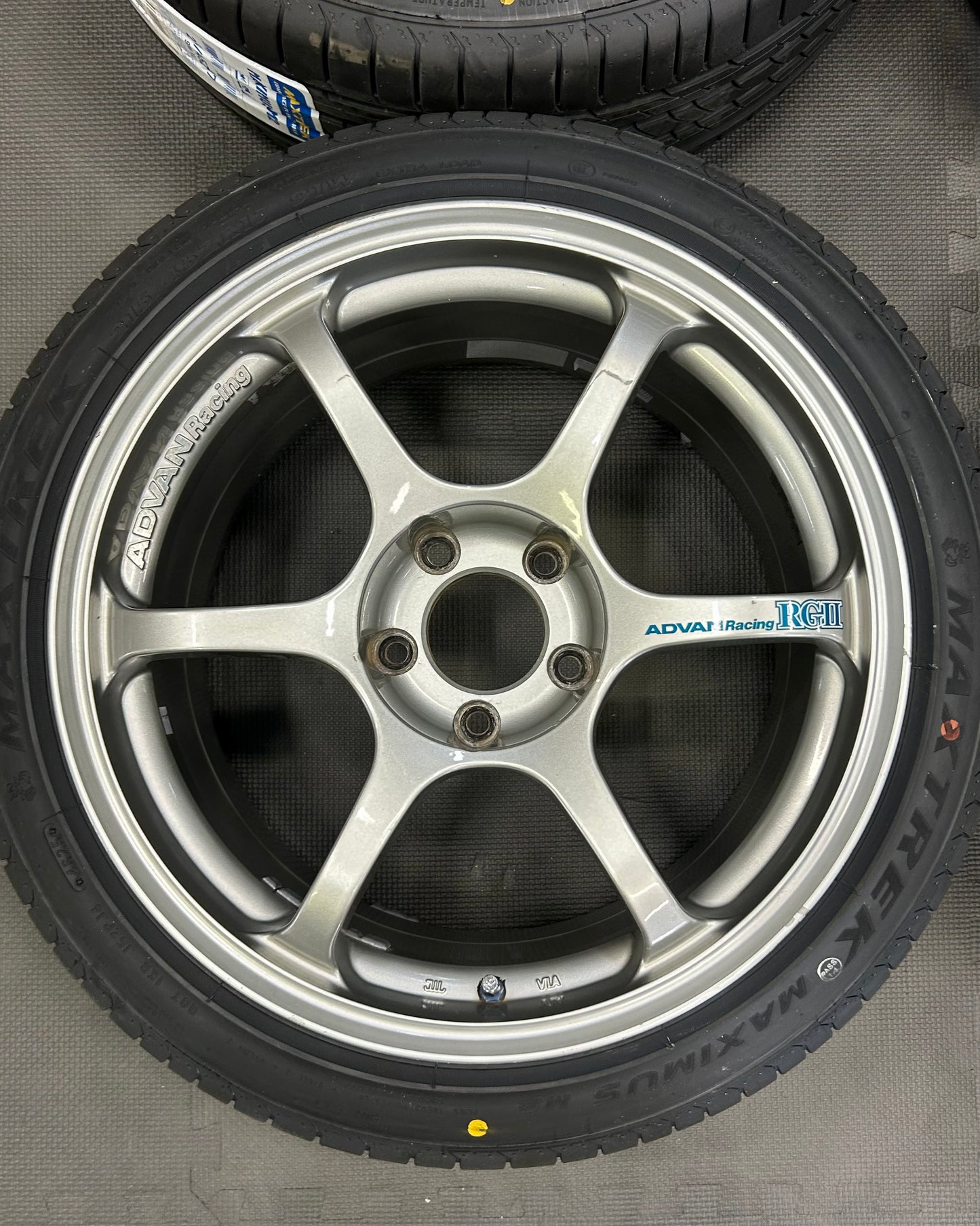 Advan RG2 (17")
