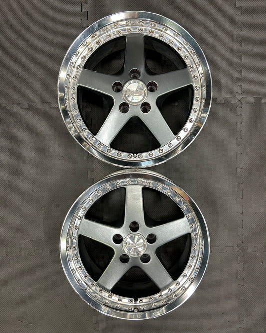WORK Equip 05 (17")