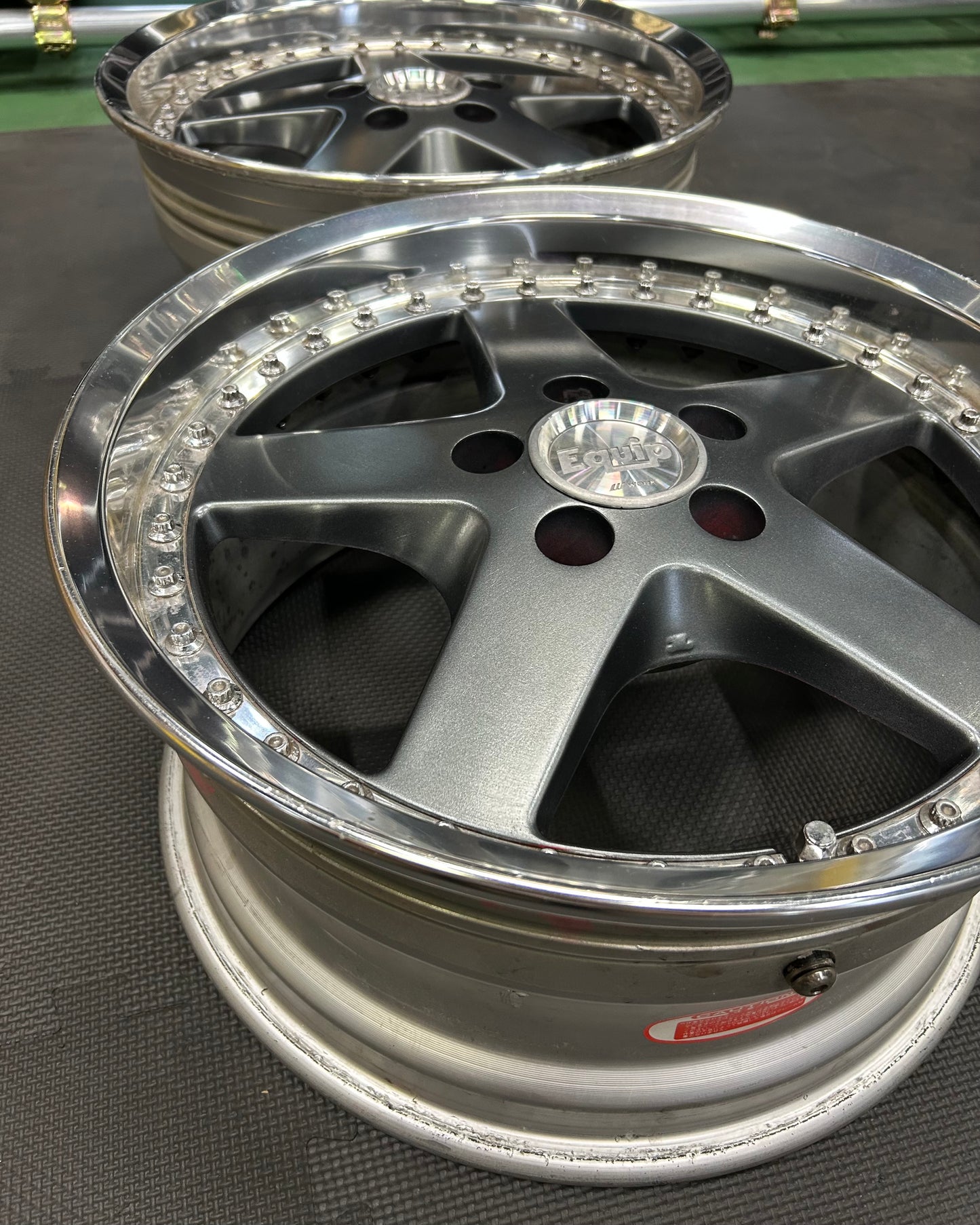 WORK Equip 05 (17")