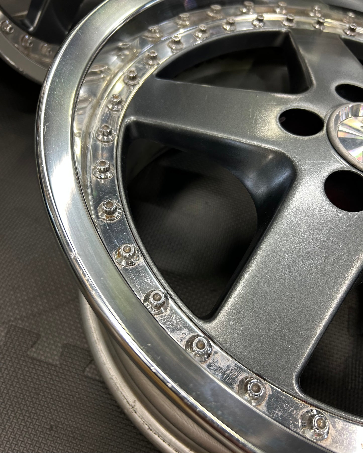 WORK Equip 05 (17")