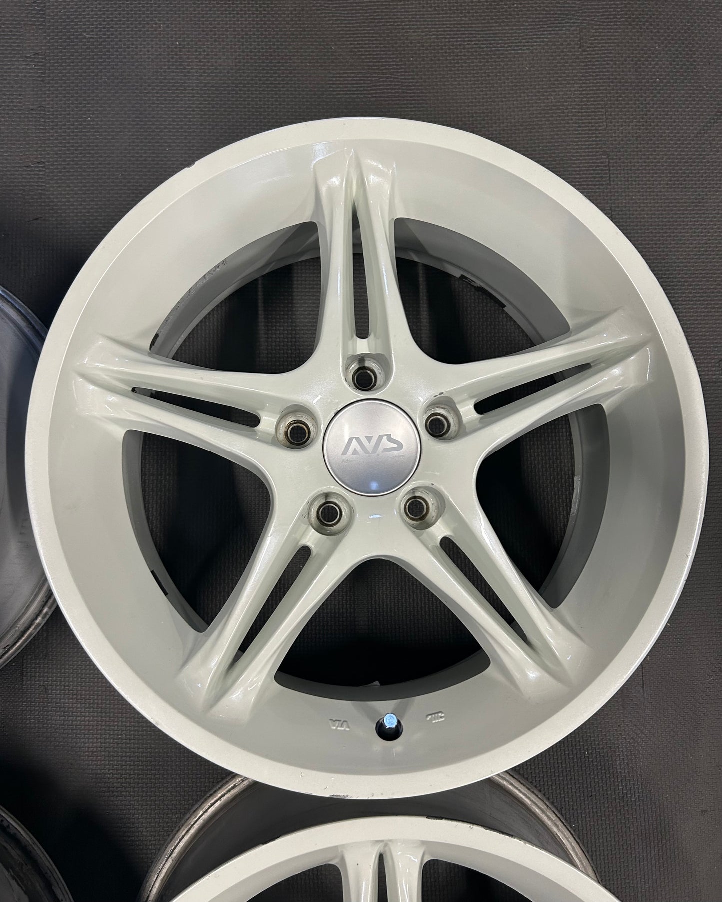 Yokohama AVS VS-5 17" Set