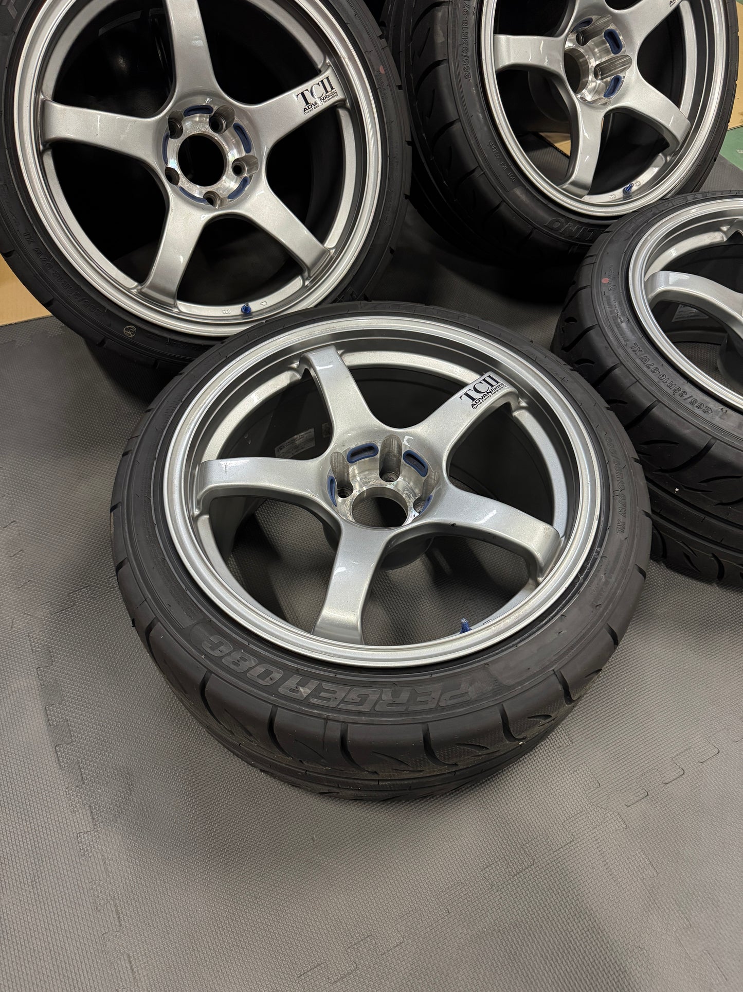Advan TC-2 18" Set